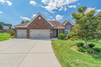 325 Holly Leaf Ln, Lenoir City, TN 37772