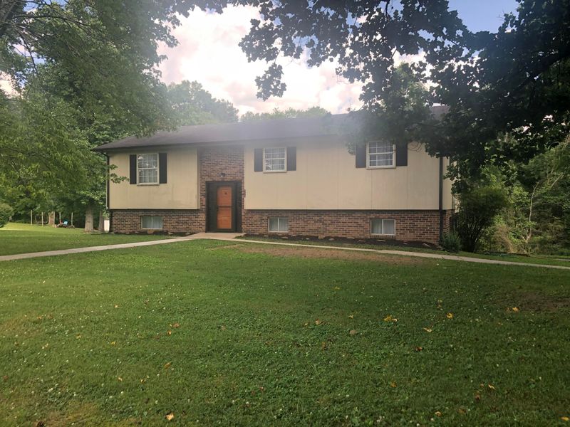 325 Leslie Dr, Harriman, TN 37748