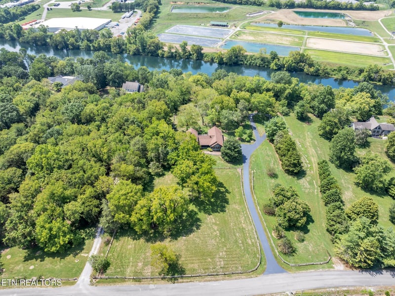 325 Lone Ridge Ln, Clinton, TN 37716