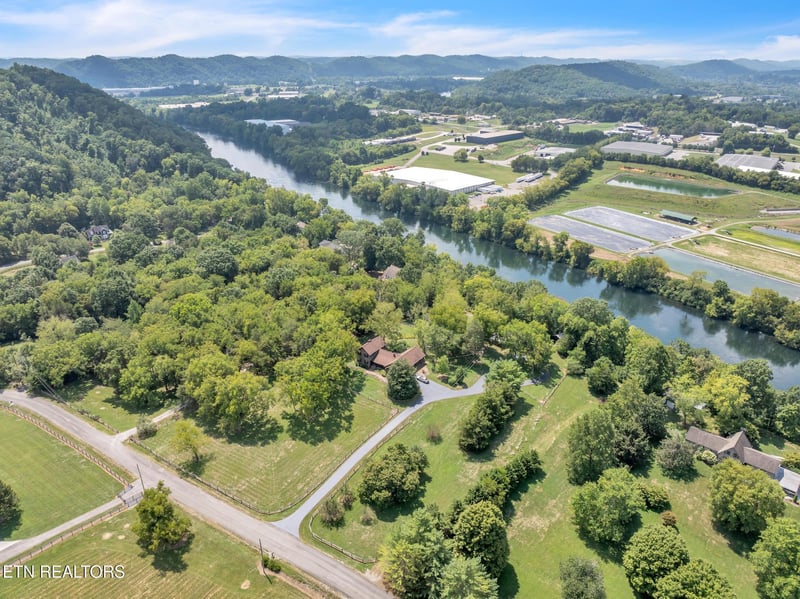 325 Lone Ridge Ln, Clinton, TN 37716