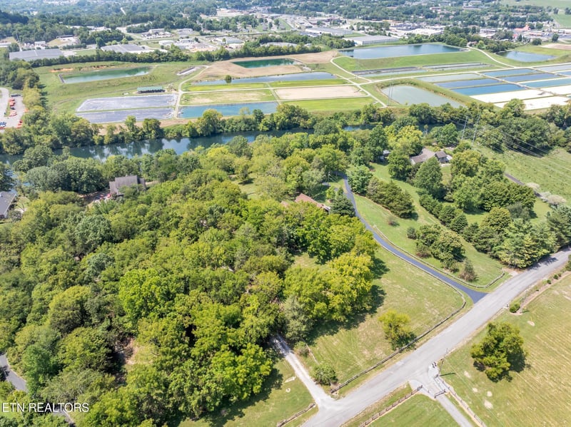 325 Lone Ridge Ln, Clinton, TN 37716