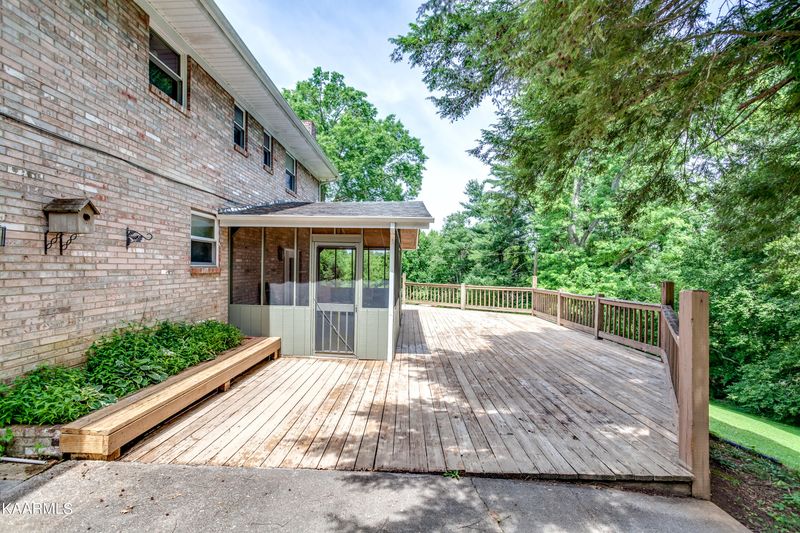 325 Melbourne Dr, Maryville, TN 37804