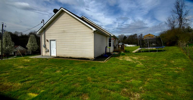325 Monday Rd, Corryton, TN 37721