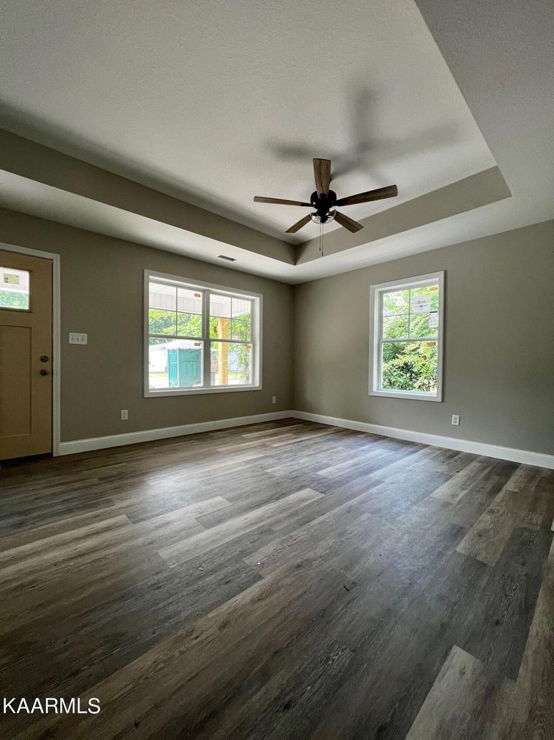 325 Oglewood Ave, Knoxville, TN 37917
