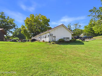 325 Riddle St, Athens, TN 37303