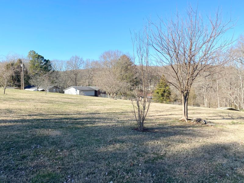 325 Sunset Ln, Harriman, TN 37748