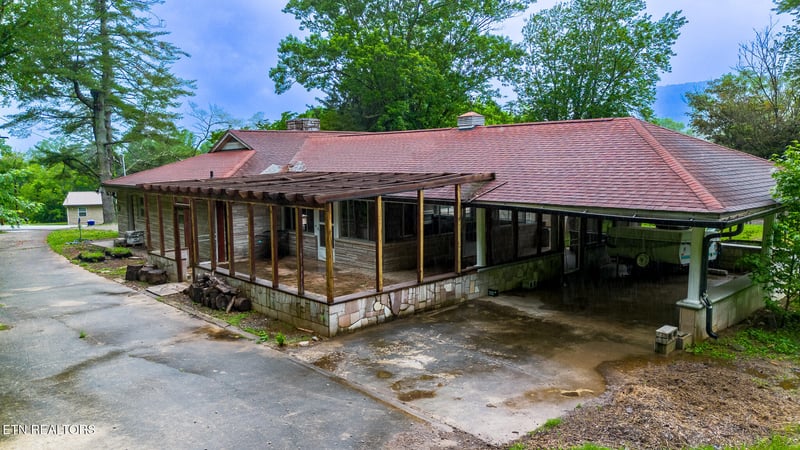 325 Vernal Dr, Harriman, TN 37748