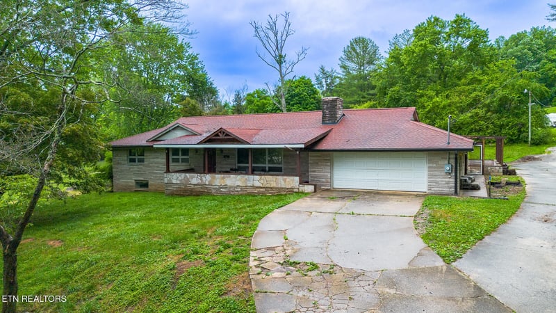 325 Vernal Dr, Harriman, TN 37748