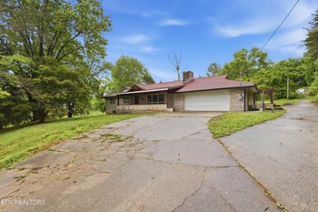 325 Vernal Dr, Harriman, TN 37748