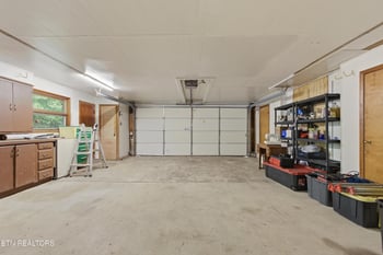 325 Vernal Dr, Harriman, TN 37748
