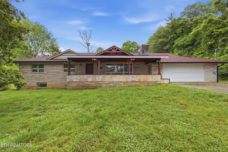 325 Vernal Dr, Harriman, TN 37748