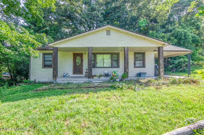 325 W Hills Dr, Lenoir City, TN 37771