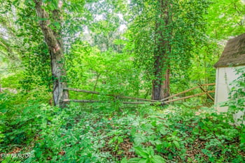 325 W Hills Dr, Lenoir City, TN 37771