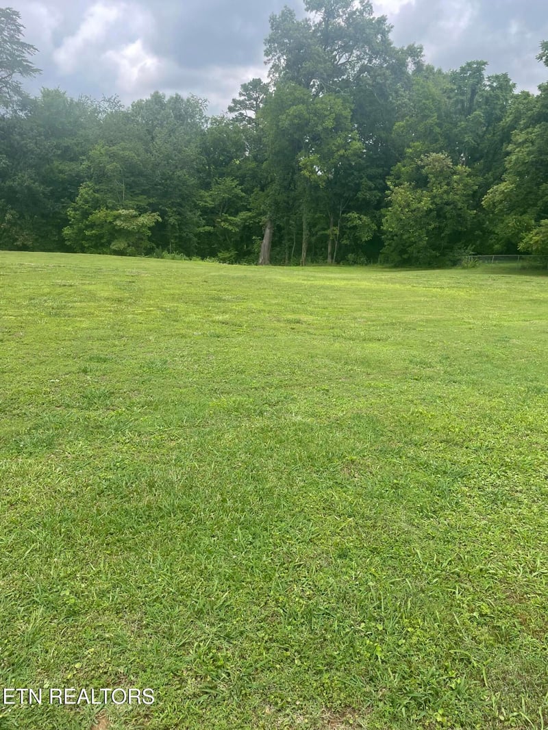 325 Waters Rd, Maryville, TN 37803