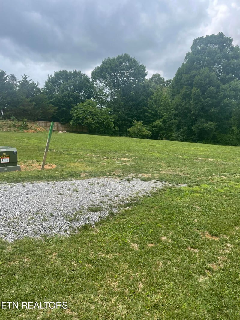 325 Waters Rd, Maryville, TN 37803