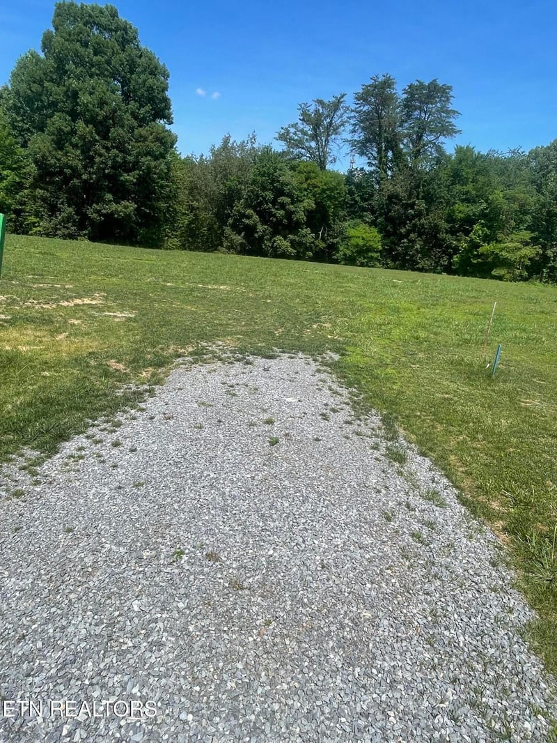 325 Waters Rd, Maryville, TN 37803