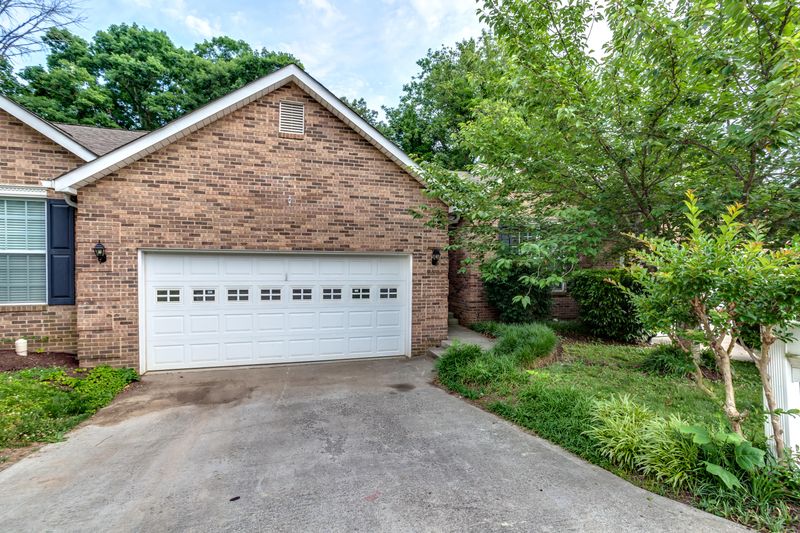 3250 Mountain Spring Way, Knoxville, TN 37917