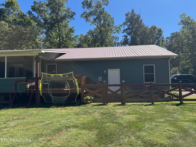 3252 Cumberland Lakes Dr, Monterey, TN 38574