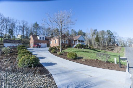 3253 River Pointe Cir, Kodak, TN 37764