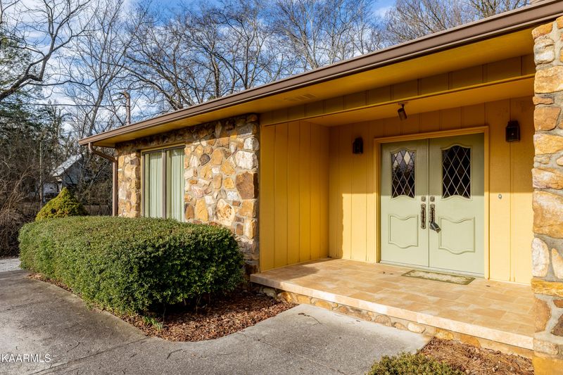 3255 Cox Rd, Louisville, TN 37777