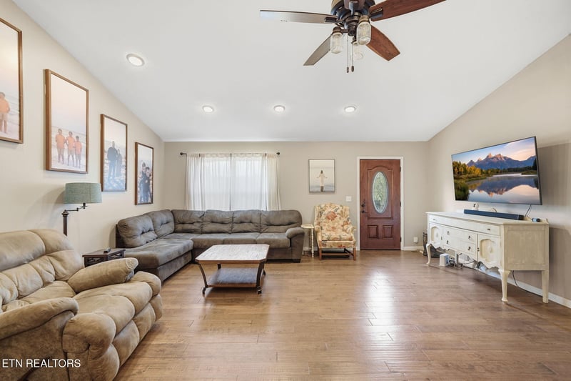 3259 River Pointe Cir, Kodak, TN 37764