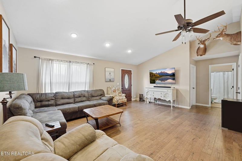 3259 River Pointe Cir, Kodak, TN 37764