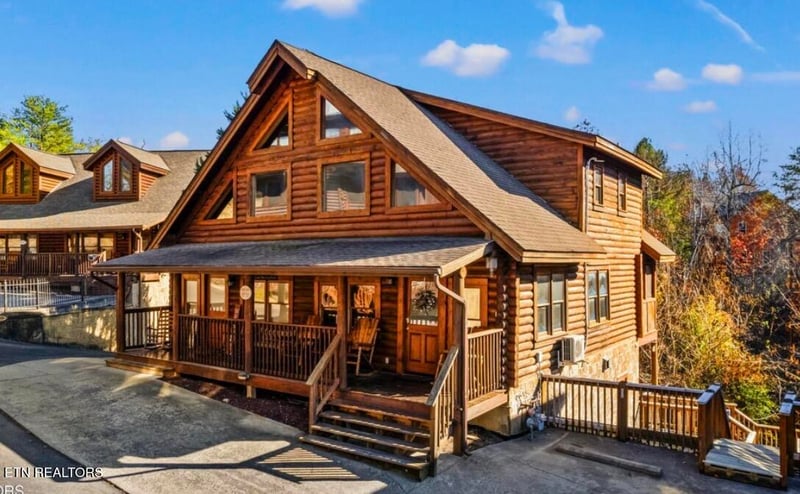 326 Big Bear Way, Pigeon Forge, TN 37863