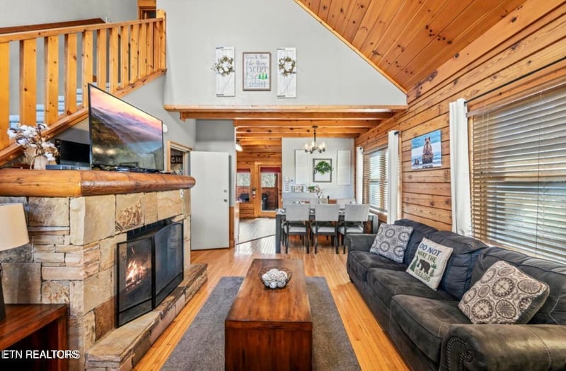 326 Big Bear Way, Pigeon Forge, TN 37863