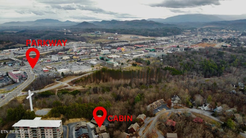 326 Big Bear Way, Pigeon Forge, TN 37863