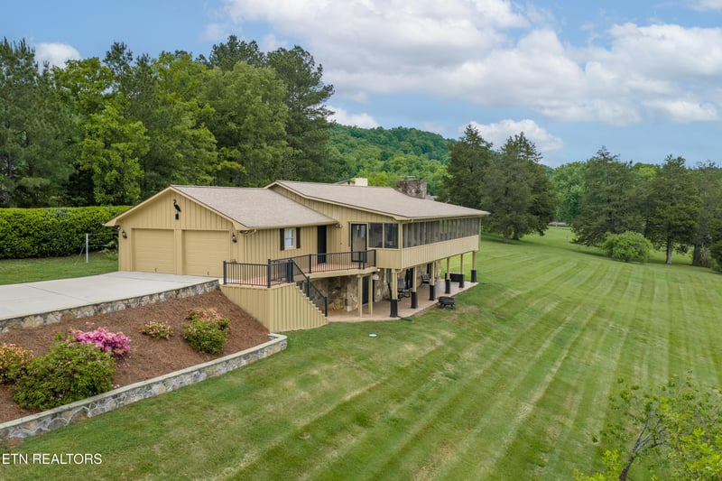 326 Chamberlain Cove Rd, Kingston, TN 37763