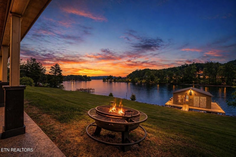 326 Chamberlain Cove Rd, Kingston, TN 37763
