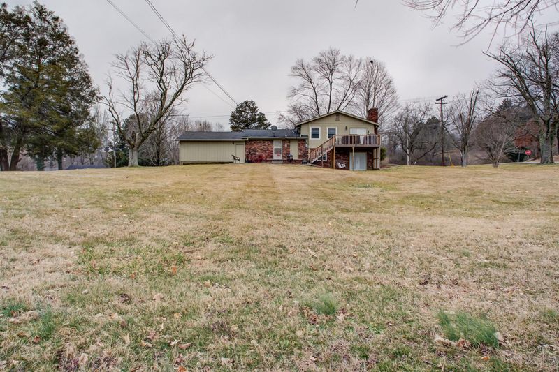 326 Foothills Dr, Lafollette, TN 37766
