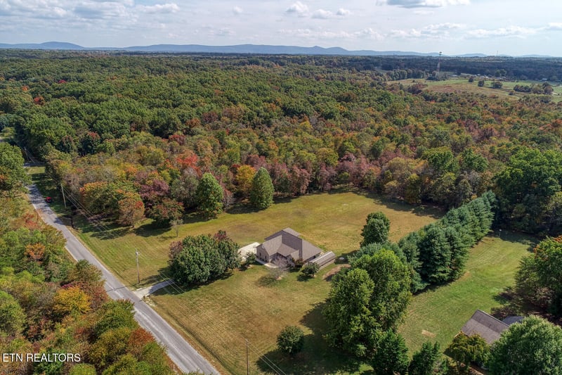 326 Forest Dr, Crossville, TN 38555