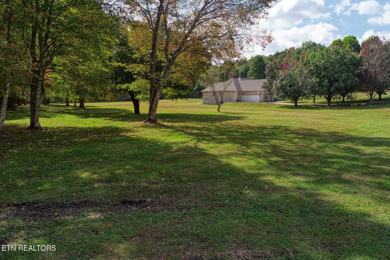 326 Forest Dr, Crossville, TN 38555