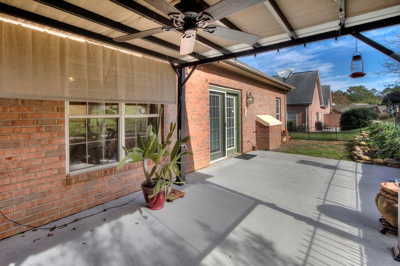 326 Lochmere Dr, Morristown, TN 37814