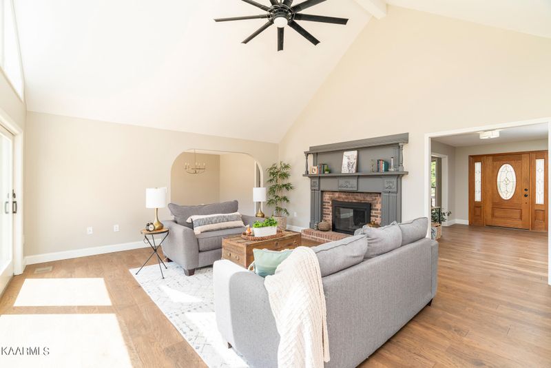 326 Middlesboro Rd, Lafollette, TN 37766