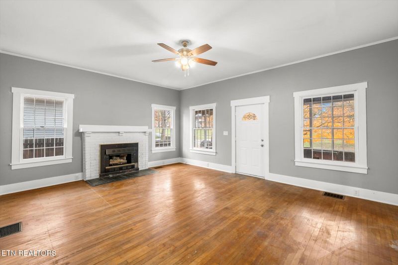 326 Pennsylvania Ave, Etowah, TN 37331