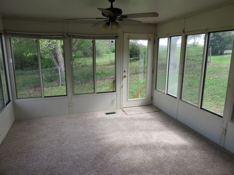 326 River Bend Dr, Loudon, TN 37774