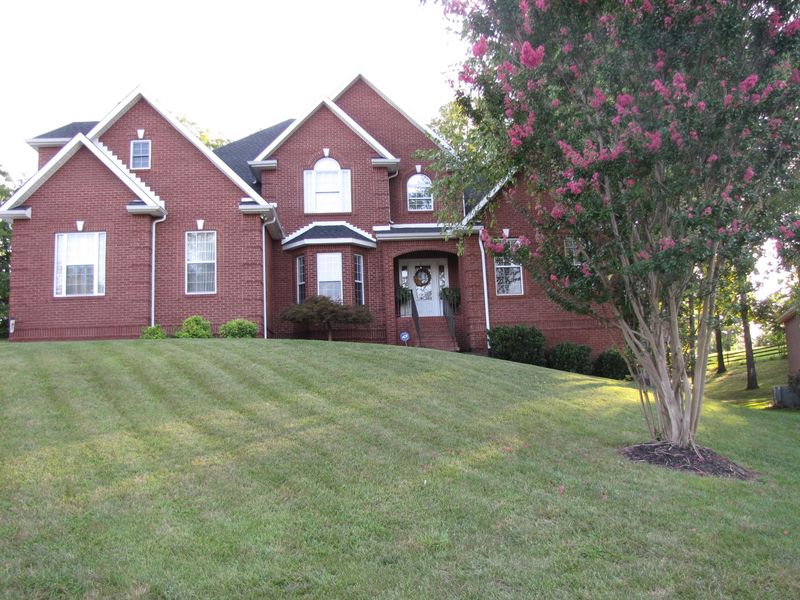 326 Windstone Blvd, Powell, TN 37849