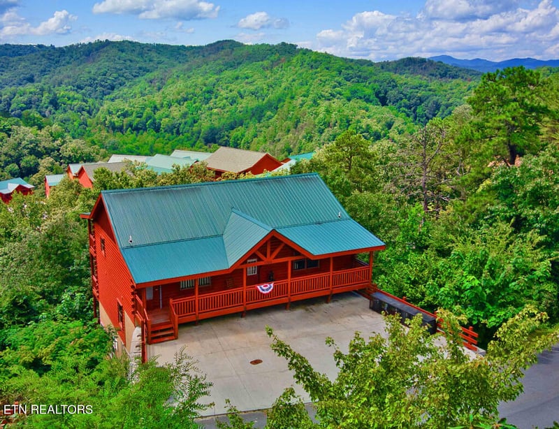 3266 Lonesome Pine Way, Sevierville, TN 37862