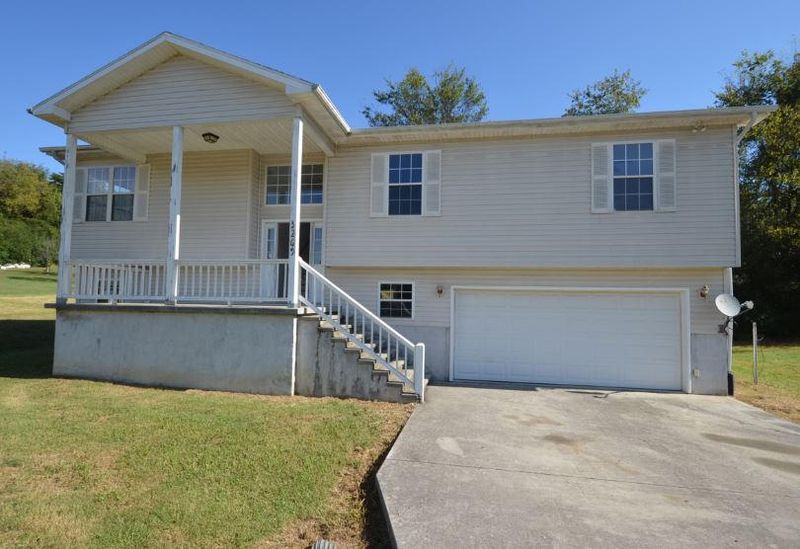 3269 Four M Cir, Kodak, TN 37764