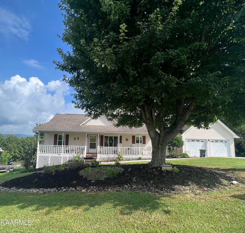 327 Gail Ln, Jacksboro, TN 37757