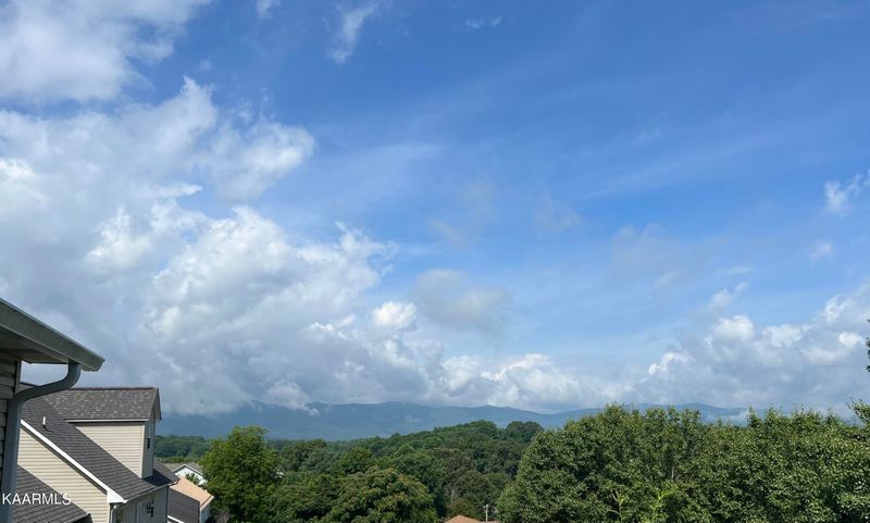 327 Gail Ln, Jacksboro, TN 37757
