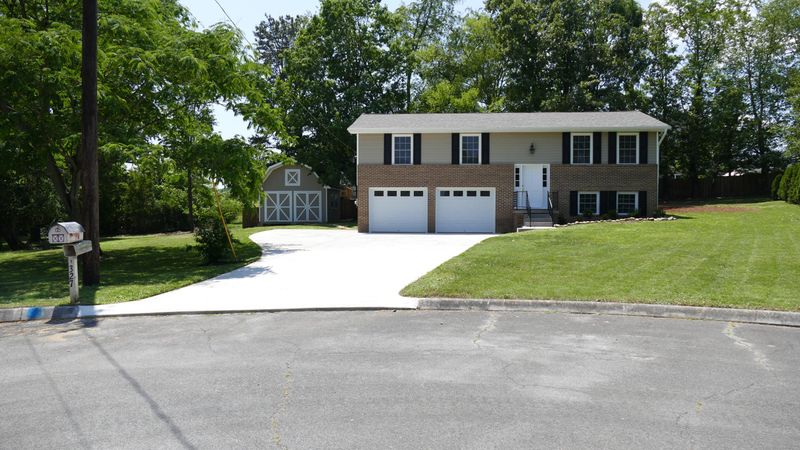 327 Grant Ct, Maryville, TN 37804
