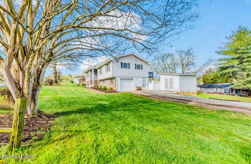 327 River Bend Dr, Loudon, TN 37774
