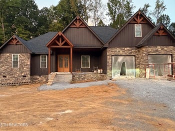 327 Shadows Lawn Dr, Athens, TN 37303