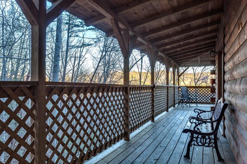 327 Sugar View Dr, Sevierville, TN 37876