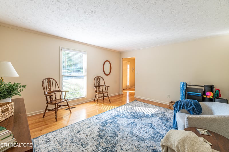 327 Sundown Rd, Knoxville, TN 37934