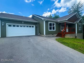 327 Thomas Loop Rd, Sevierville, TN 37876