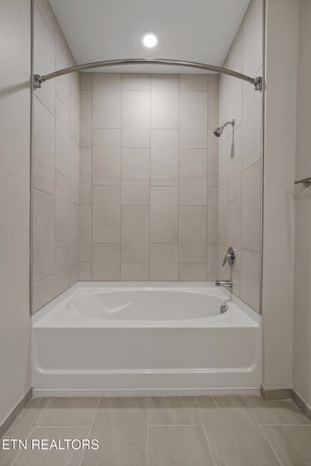 327 W Summit Hill Dr #308, Knoxville, TN 37902